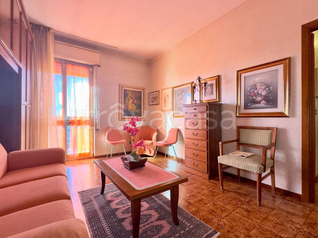 Appartamento in vendita a Cologno Monzese via Cesare Battisti, 37