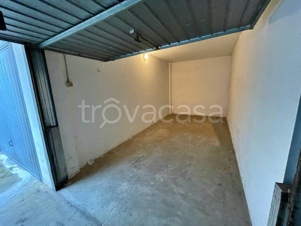 Garage in vendita ad Asti via Antonio Badoni, 6