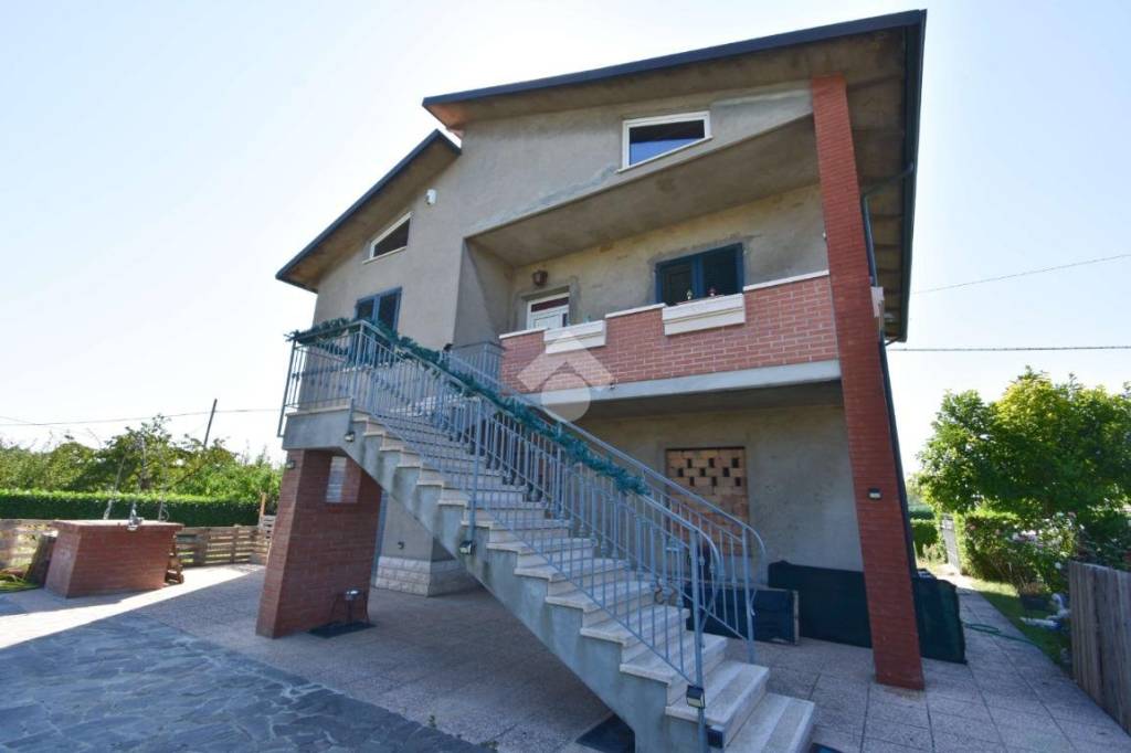 Casa Indipendente in vendita a Rimini via Coriano, 341