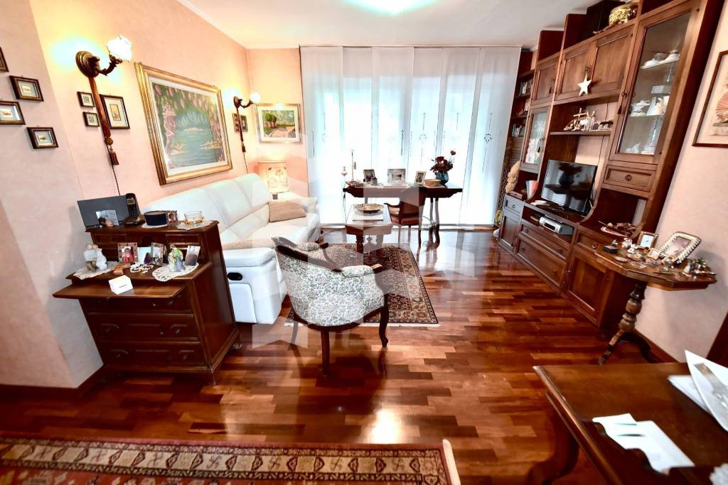 Appartamento in vendita a Milano via Gallarate, 124