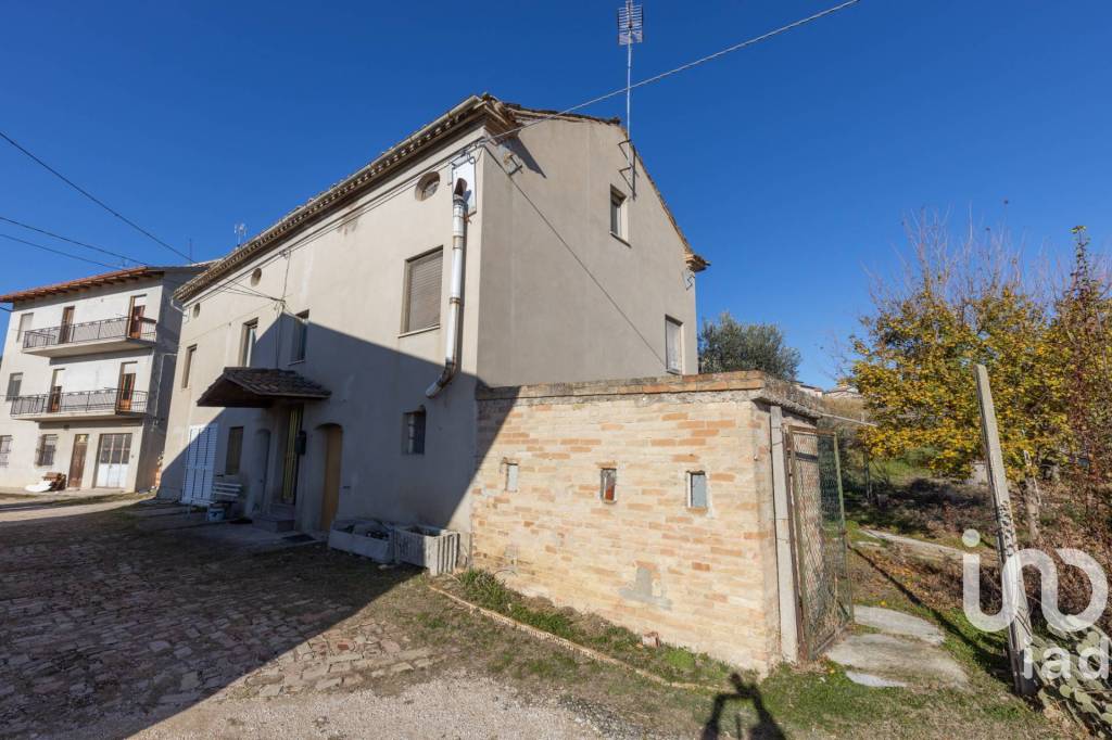 Casa Indipendente in vendita a Monte San Pietrangeli contrada Pescara valle, 18