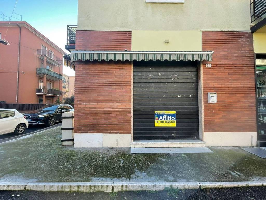 Negozio in affitto a Verona via Bassa, 26