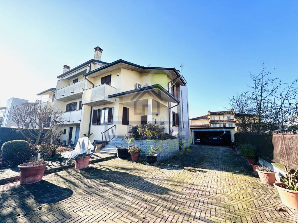 Villa in vendita a Sant'Angelo Lodigiano viale italia 10