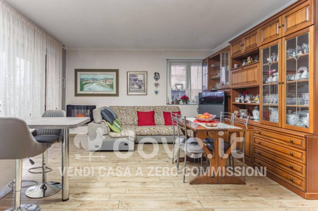 Appartamento in vendita a Malnate via Achille Grandi, 13