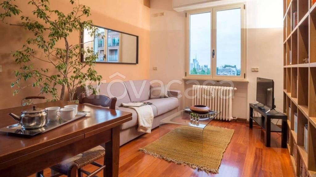 Appartamento in affitto a Milano via Francesco Caracciolo