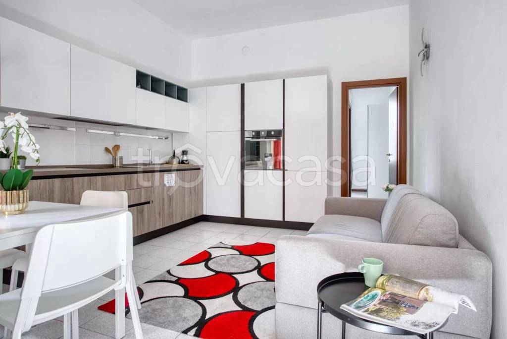 Appartamento in affitto a Milano via Pietro Borsieri