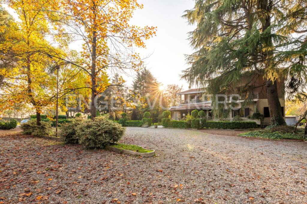 Villa in vendita a Lonate Pozzolo via Sant'Anna, 29