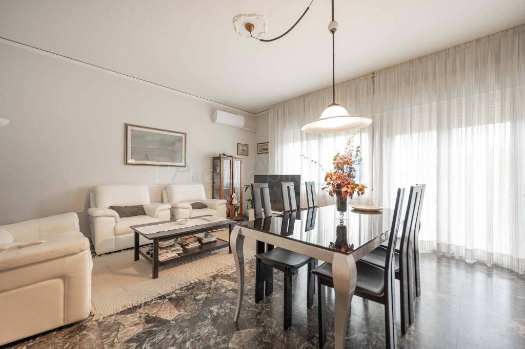 Villa Bifamiliare in vendita a Treviso viale Orleans