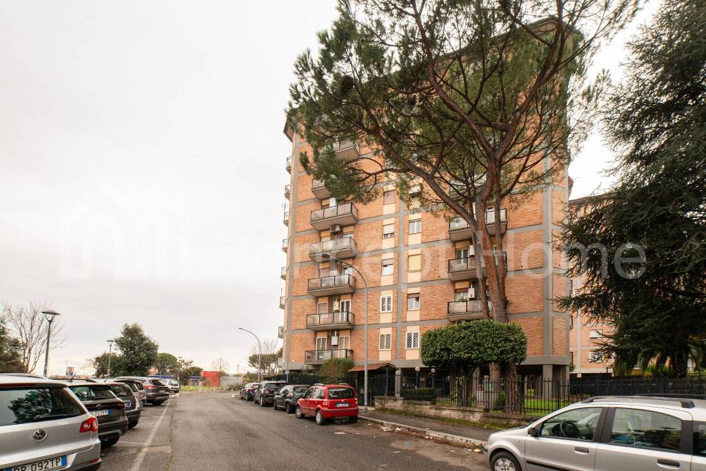 Appartamento in vendita a Roma via Alessandro Benetti, 12