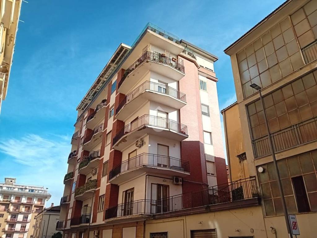 Appartamento in vendita ad Avellino via Beato Crescitelli, 12