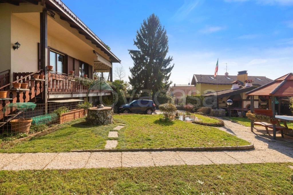Villa Bifamiliare in vendita a Camparada via Cervino, 2
