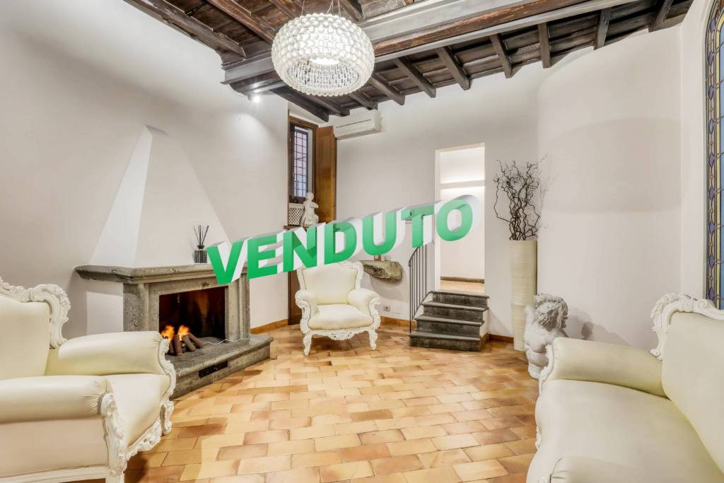 Appartamento in vendita a Roma via della Vetrina