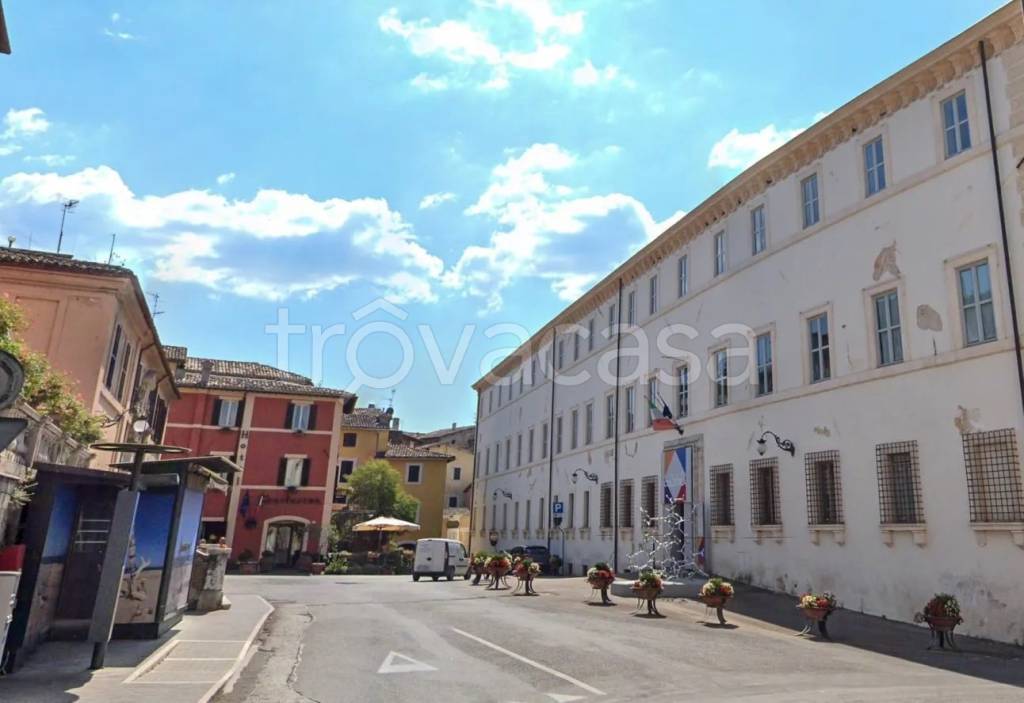 Appartamento in vendita a Spoleto via Carlo Cattaneo