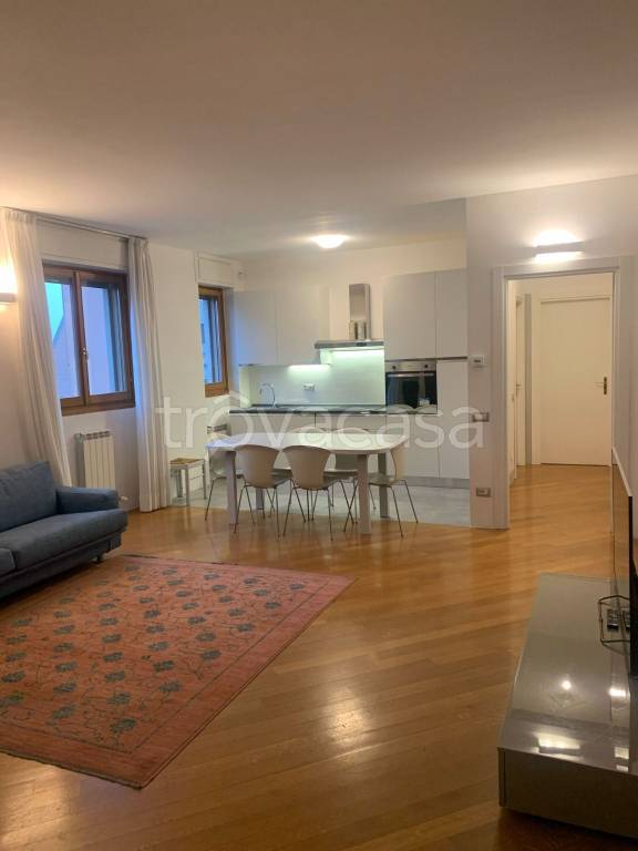 Appartamento in affitto a Milano via Quarto Cagnino, 18