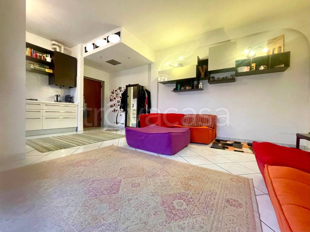 Appartamento in vendita ad Arconate via Giosuè Carducci, 2