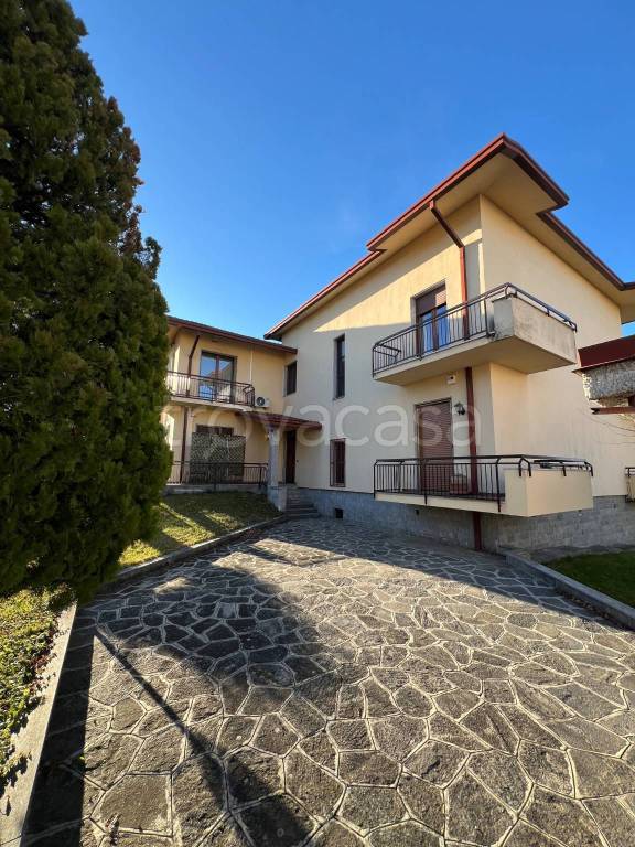 Appartamento in in vendita da privato a Villa Guardia via Monte Grappa, 44