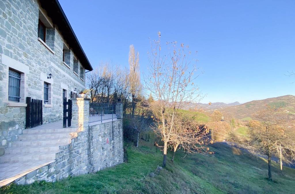 Casa Indipendente in vendita a Villa Minozzo via Razzolo, 11