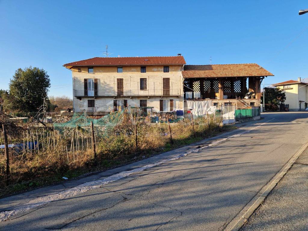 Casale in vendita a Biella strada al Maglioleo, 47