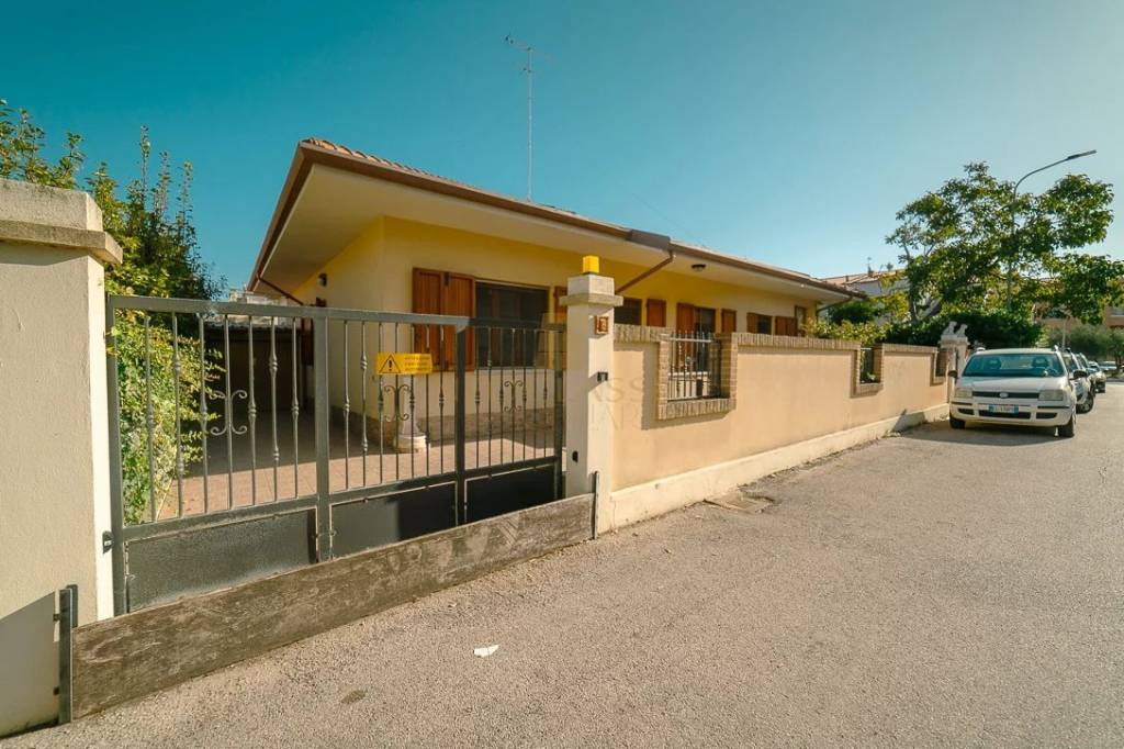 Villa in vendita a Senigallia via Posillipo, 6