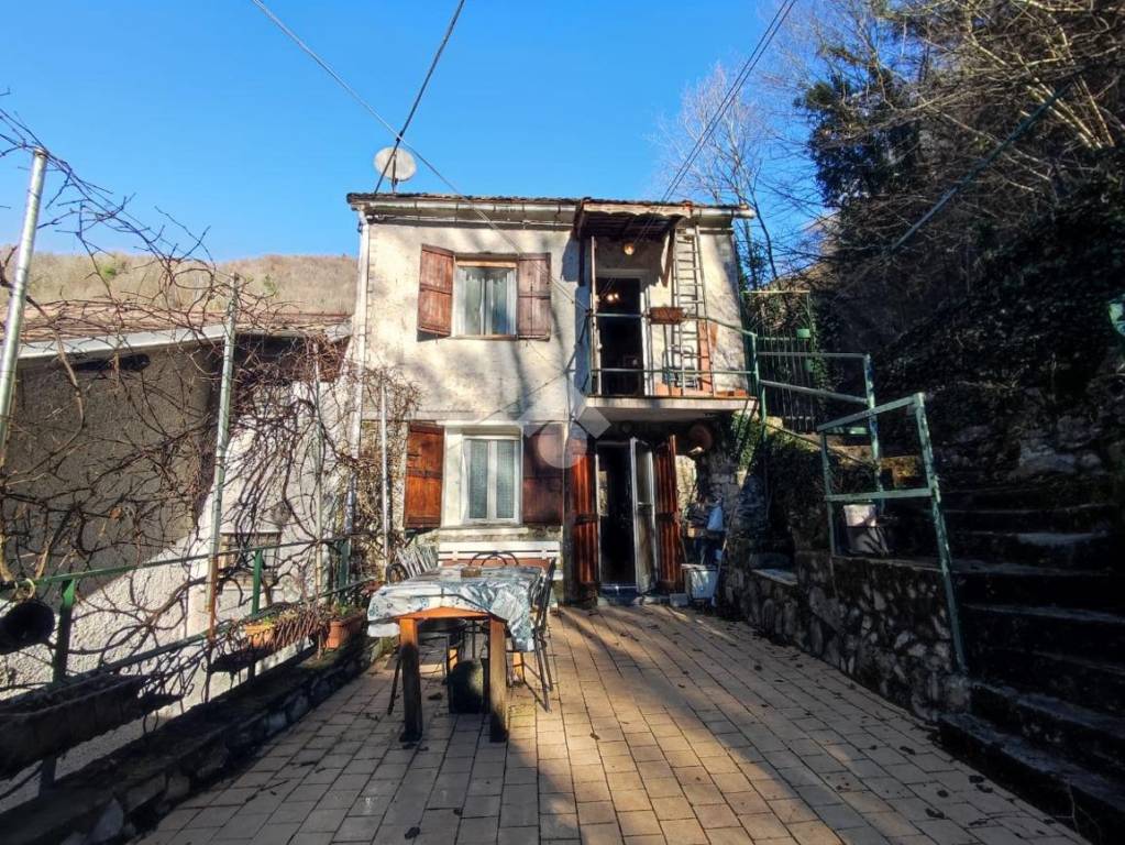Casa Indipendente in vendita a Torriglia località Fascia di Carlo, 16