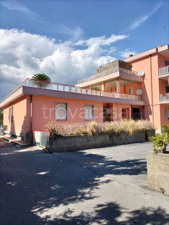 Appartamento in vendita ad Albenga via Novaro