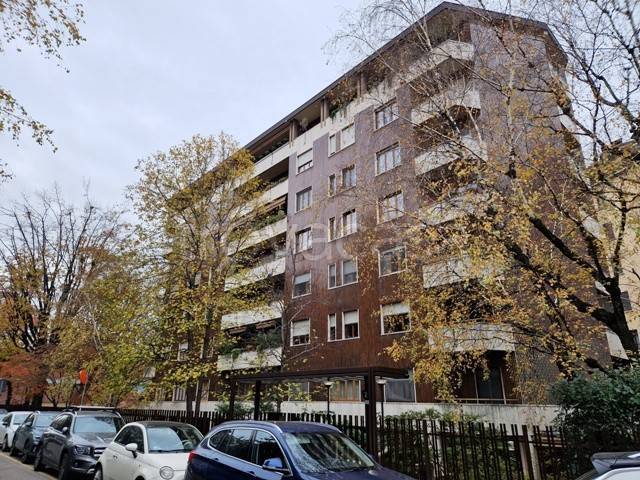 Appartamento in affitto a Milano via Etna
