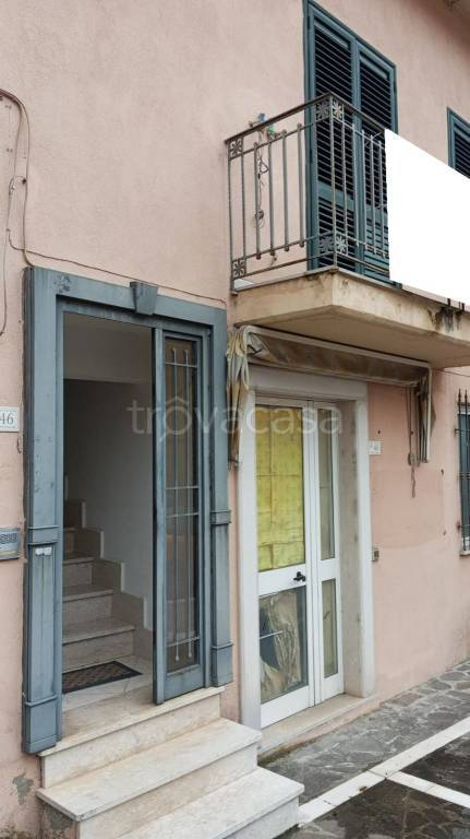Casa Indipendente in vendita a Pratola Serra corso Vittorio Emanuele