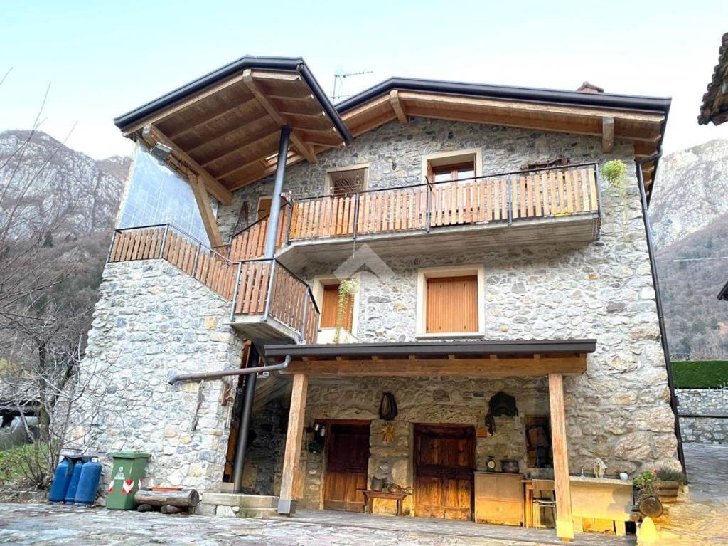 Casa Indipendente in vendita ad Angolo Terme località Dazze