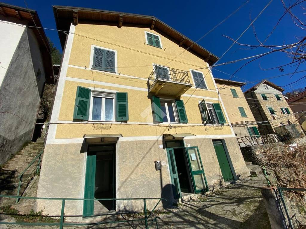 Casa Indipendente in vendita a Valbrevenna località Carsassina, 3