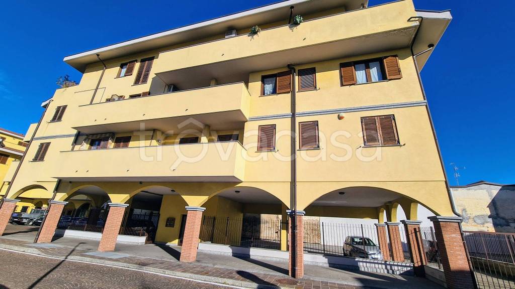 Appartamento in vendita a San Giorgio su Legnano via Camillo Benso di Cavour, 9c