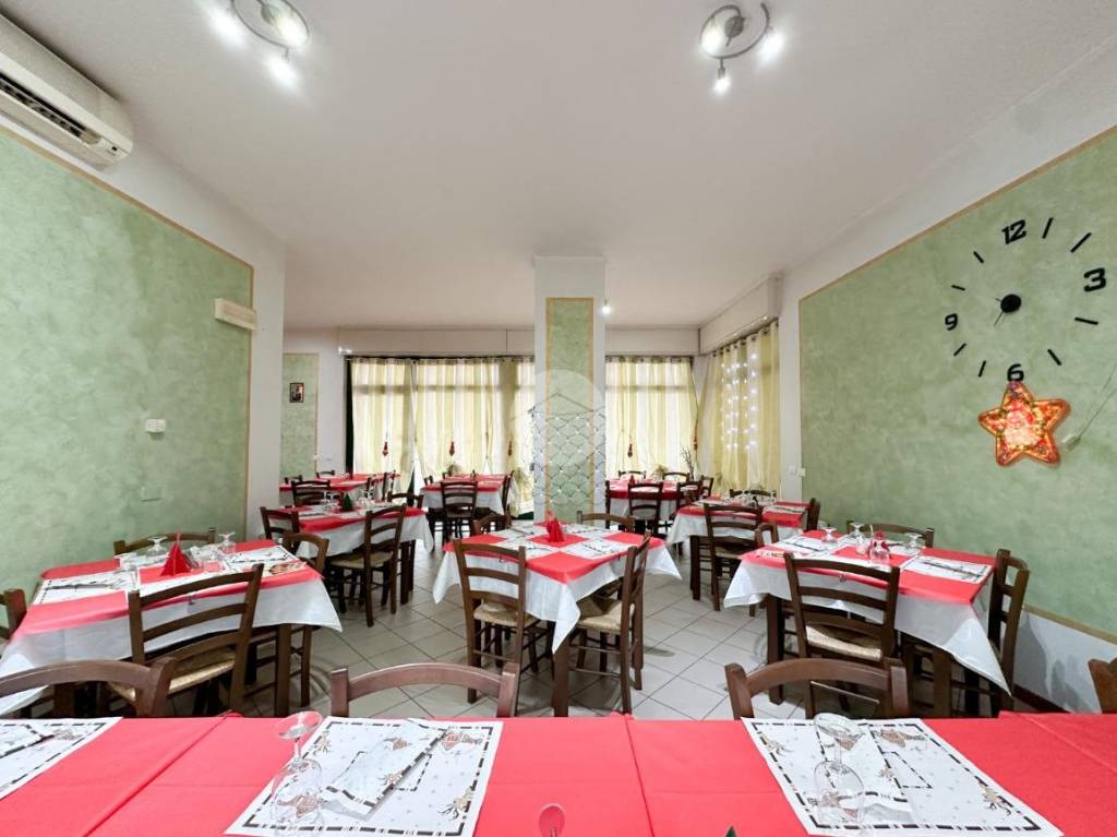 Pizzeria in vendita a Montichiari via Maddalena di Canossa, 27