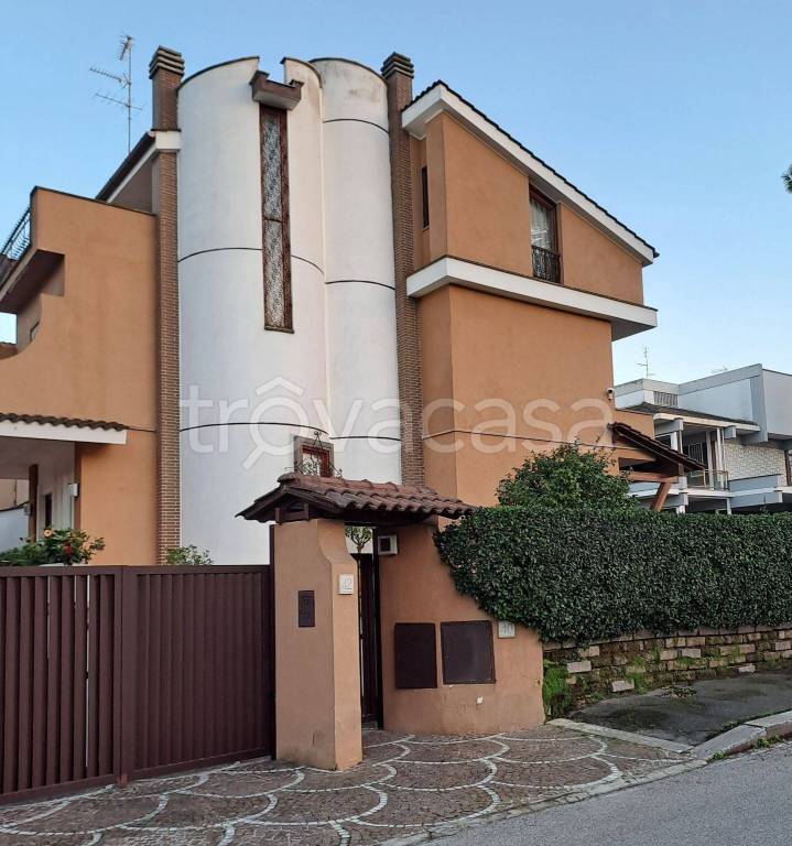 Villa in in vendita da privato a Roma via Mario Mencatelli
