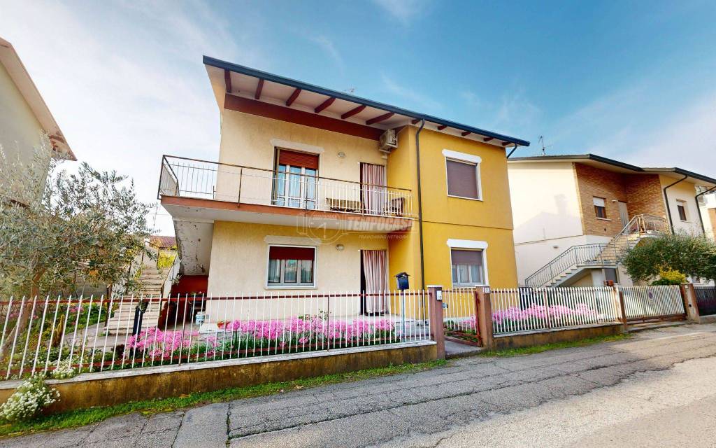 Casa Indipendente in vendita a Cervia via Fiordalisi 11