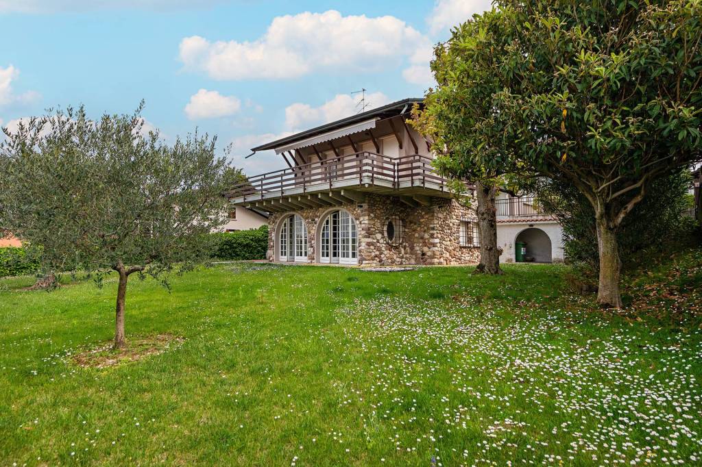 Villa in vendita a Peschiera del Garda via Adige, 6