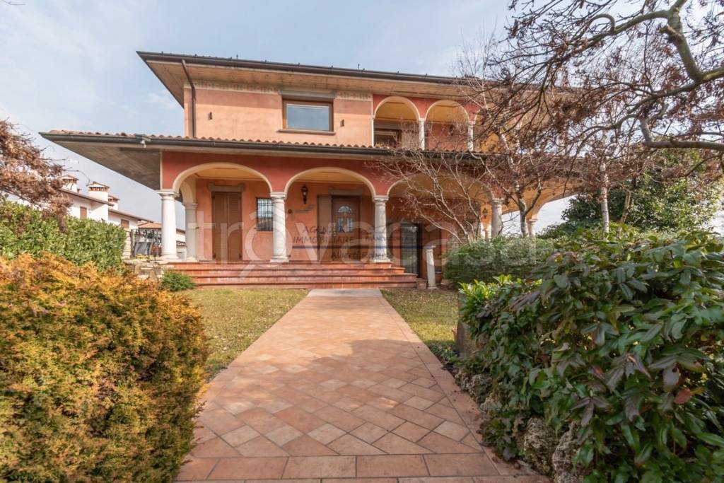 Villa in vendita a Provaglio d'Iseo via Moretto