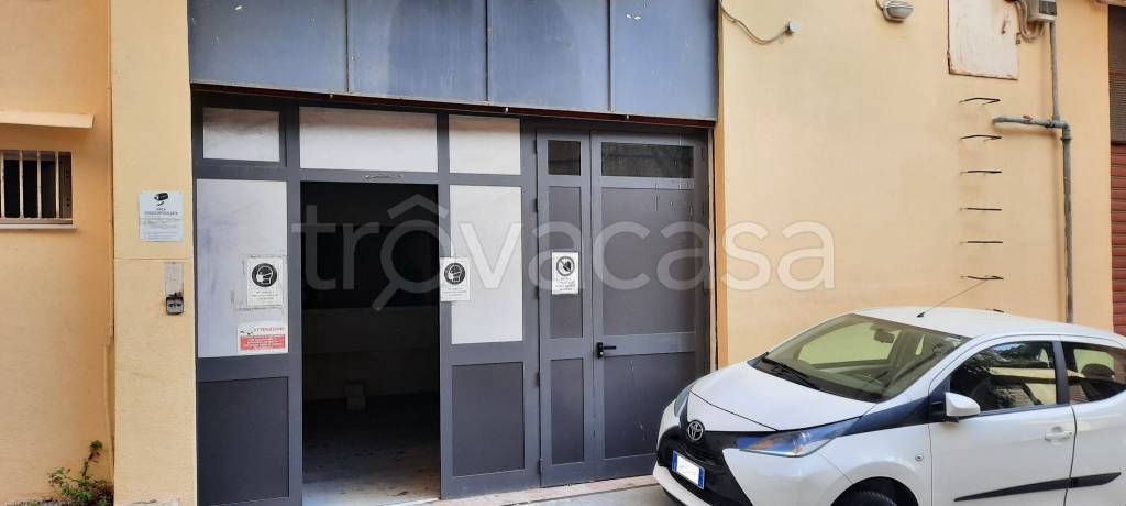 Magazzino in vendita a Palermo via Altofonte, 71