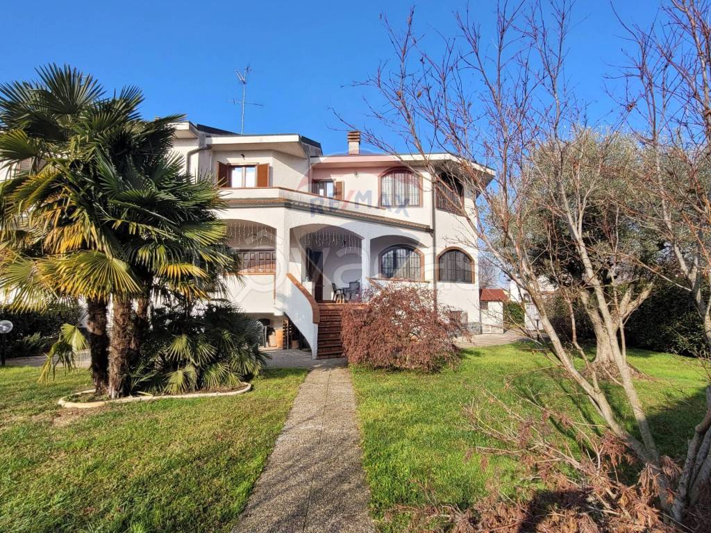 Villa Bifamiliare in vendita a Vermezzo con Zelo via g. Galilei, 11a