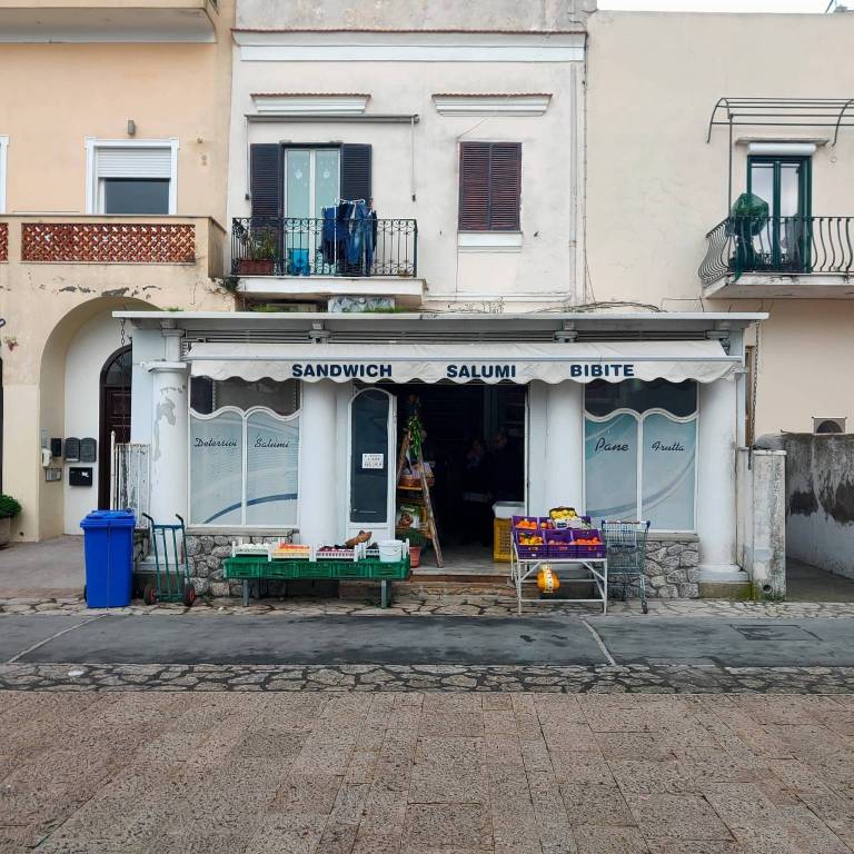 Negozio in in vendita da privato ad Anacapri via Trieste e Trento, 24