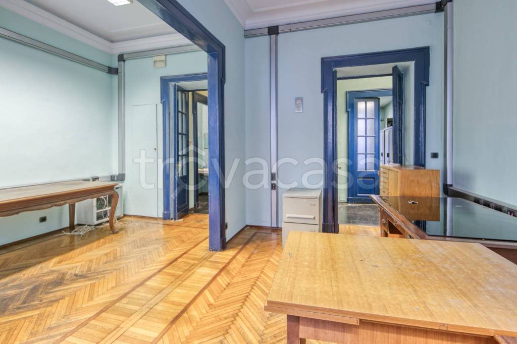Appartamento in vendita a Torino via Governolo, 5