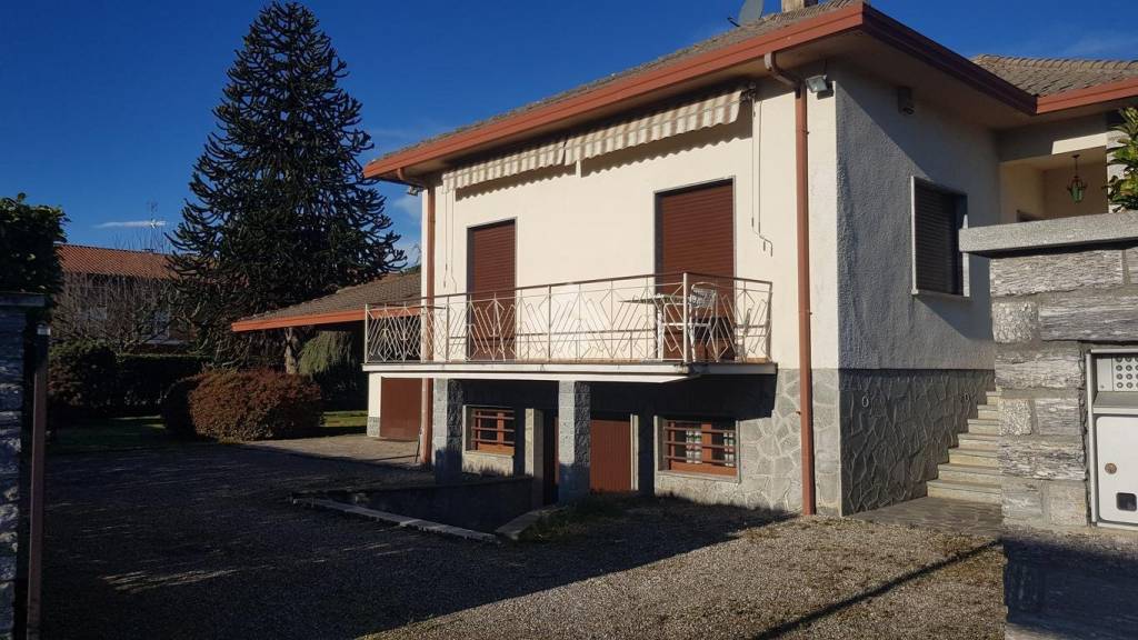 Villa in vendita a Borgo Ticino via fratelli cervi, 2