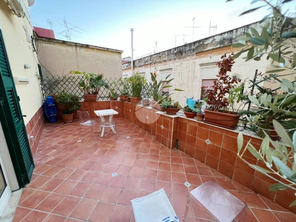 Appartamento in vendita a Napoli via cicerone, 6