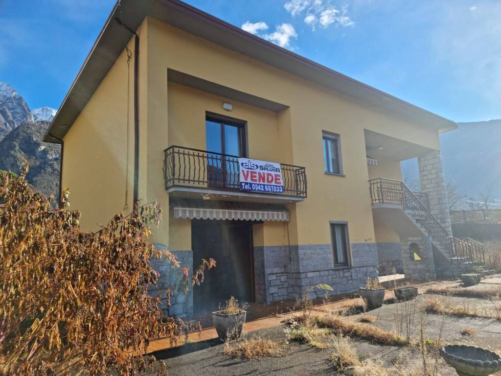 Villa in vendita a Novate Mezzola strada Statale del Lago di Como e dello Spluga, 23