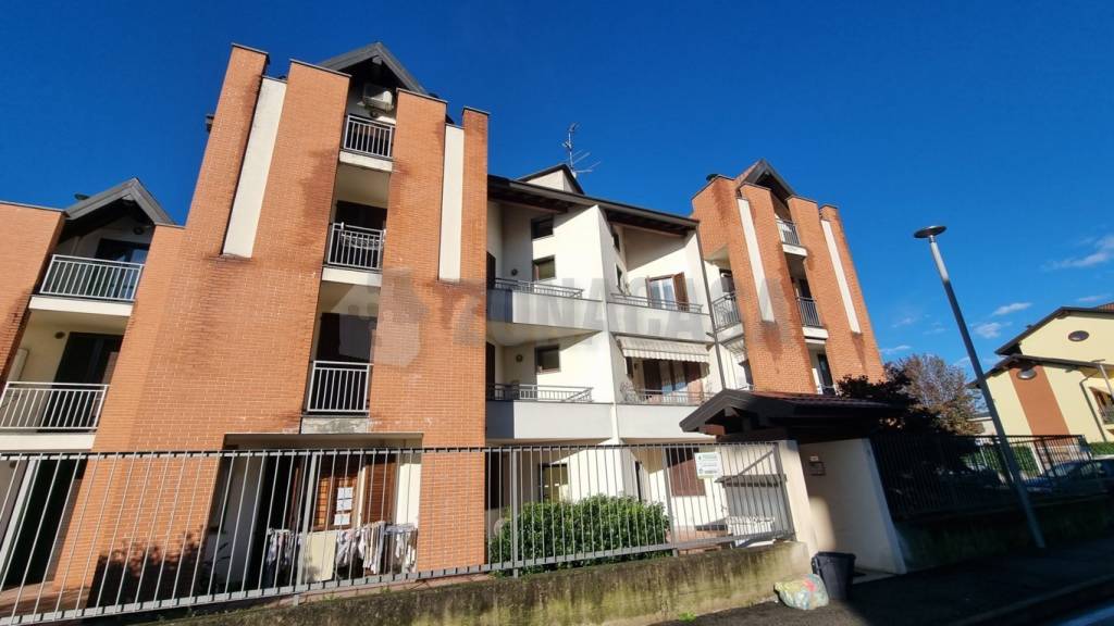 Appartamento in vendita a Cardano al Campo via Nilde Iotti