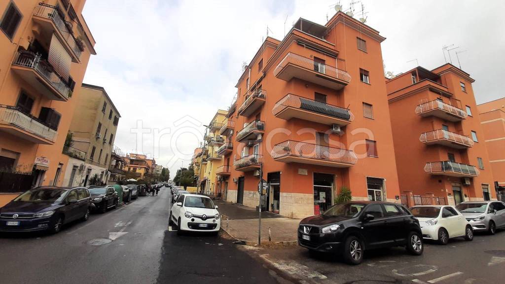 Appartamento in vendita a Roma via degli Oleandri, 24B