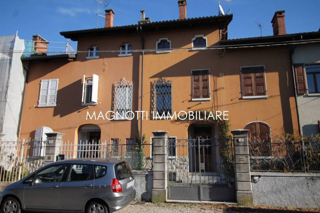 Villa Bifamiliare in vendita a Udine via Scipio Slataper