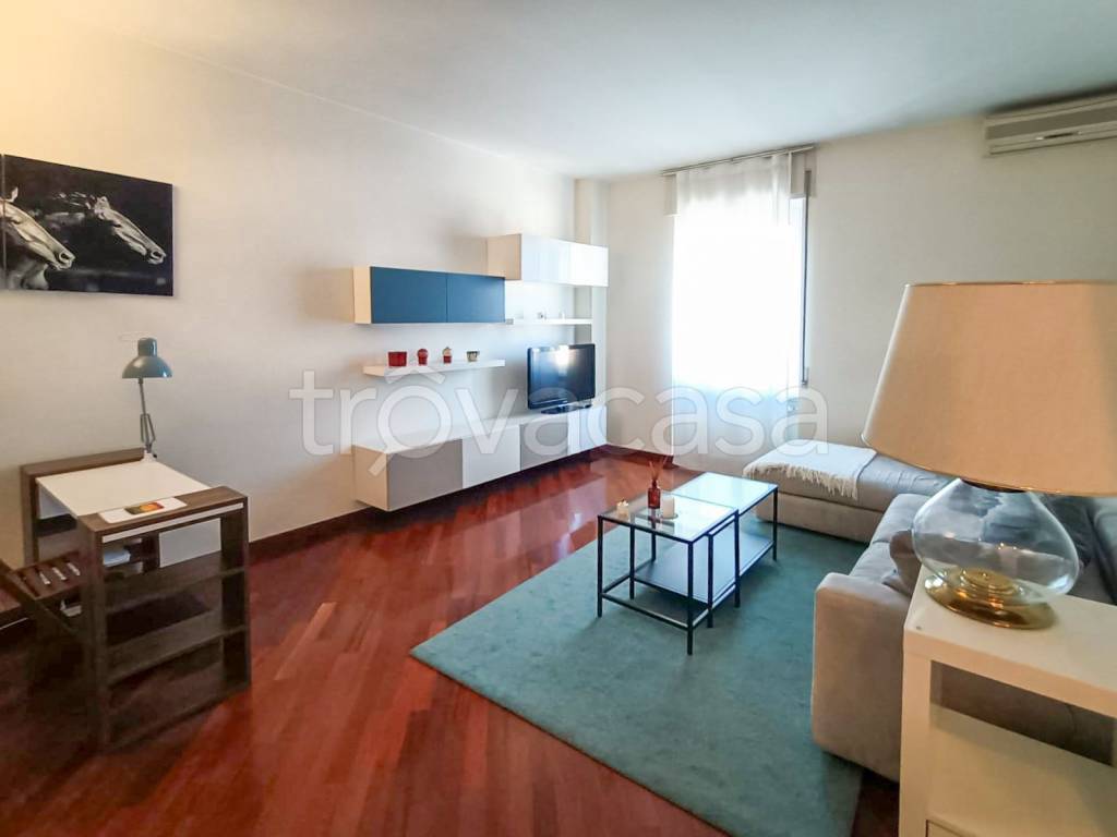 Appartamento in affitto a Milano viale Pisa
