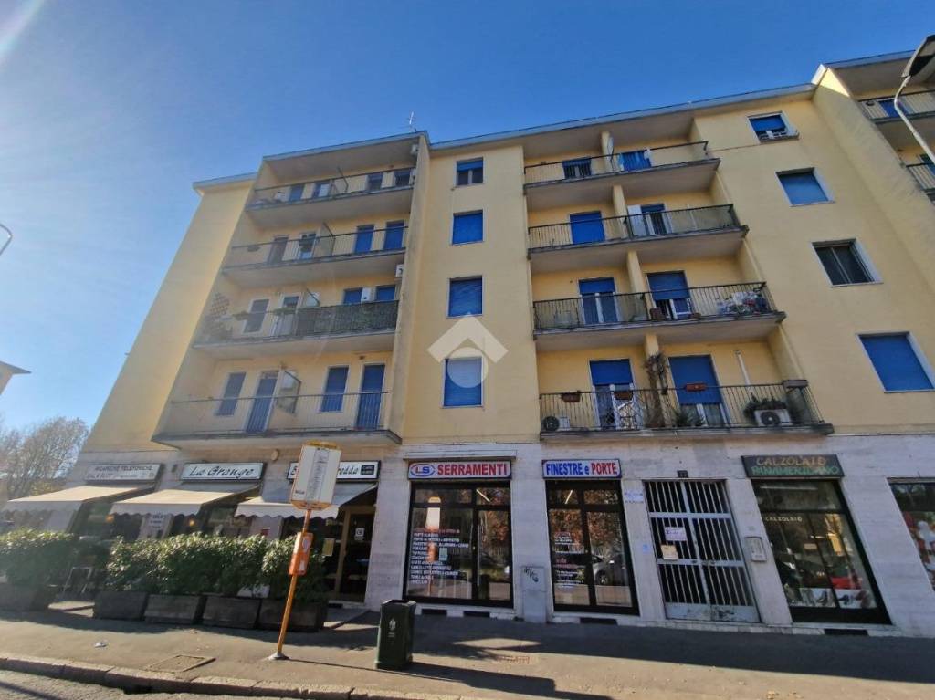 Appartamento in vendita a Milano via Angelo Inganni, 77