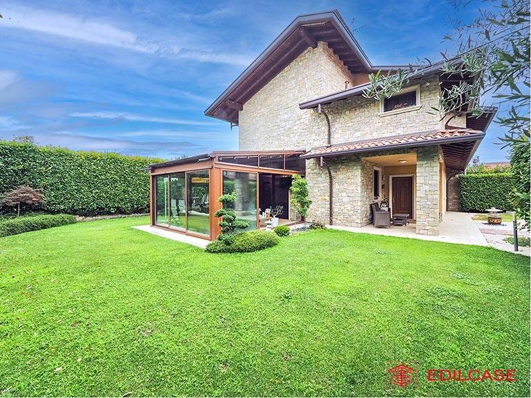 Villa a Schiera in vendita a Bovisio-Masciago via Bertacciola