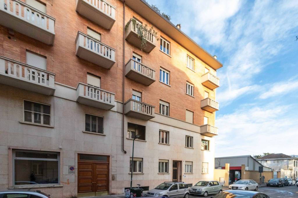Appartamento in affitto a Torino via Girolamo Savonarola, 5