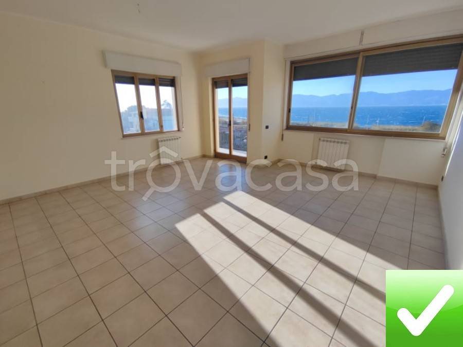 Appartamento in vendita a Reggio di Calabria via Longitudinale, 42
